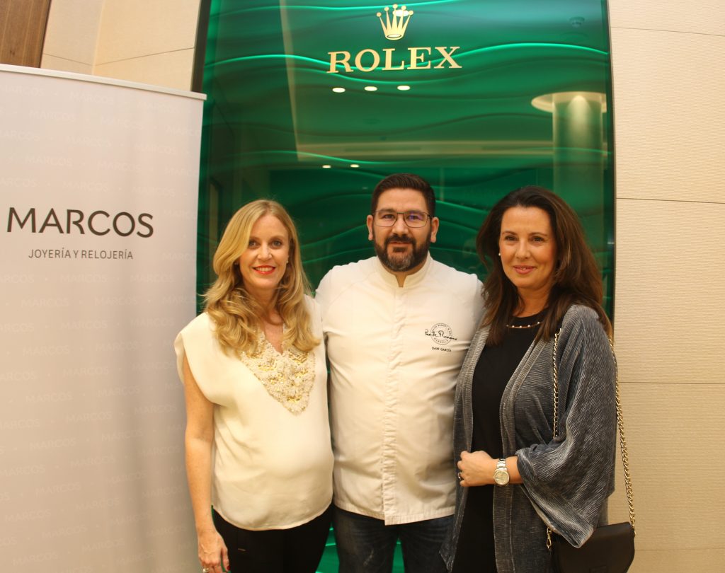 Lara Martínez-Arroyo y Belén Olalla de Rolex con el chef Dani García. 