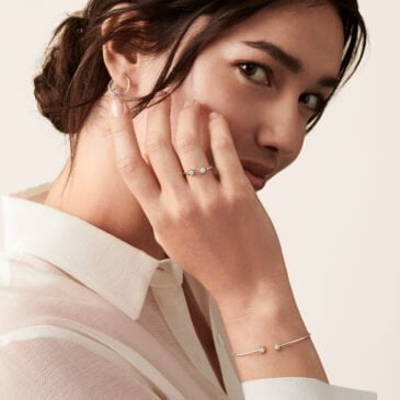 Anillo de oro blanco dinh van Le Cube Diamant con cubos perforados y diamantes, Ref. 208512.