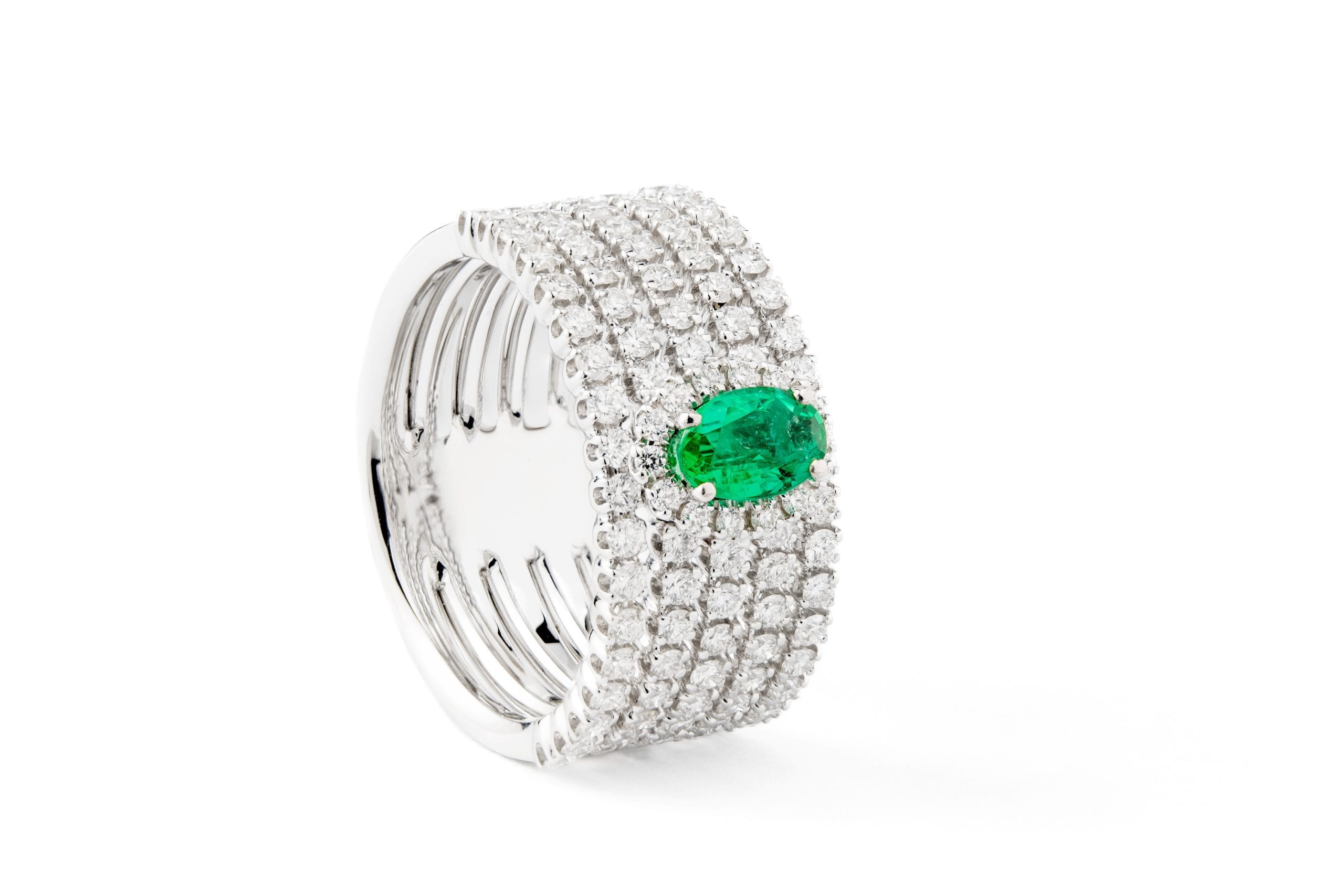 anillo oro blanco con esmeraldas y diamantes