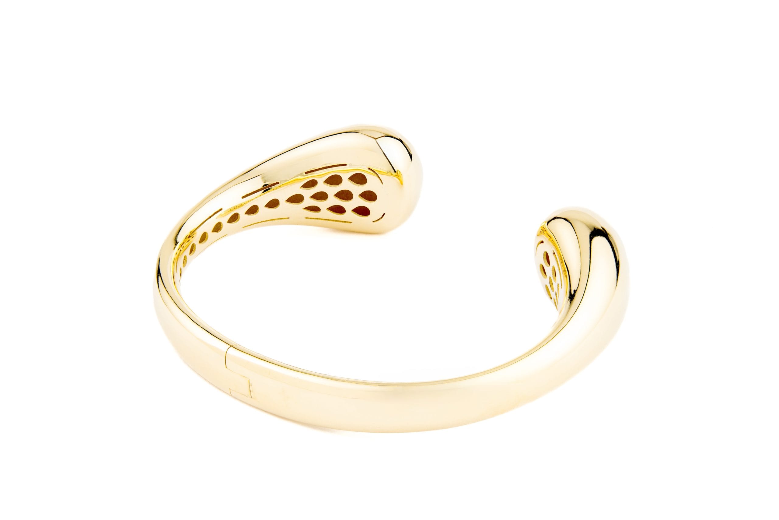 pulsera espiral de oro blanco con esmeraldas y diamantes